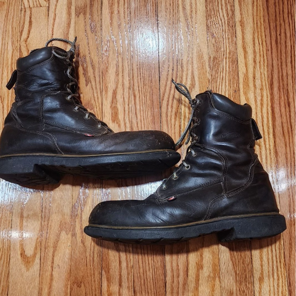 Red Wing Men’s 8-inch insulated waterproof safety toe boot.